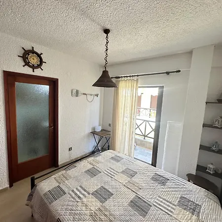 Lalas In Apartmán Polychrono
